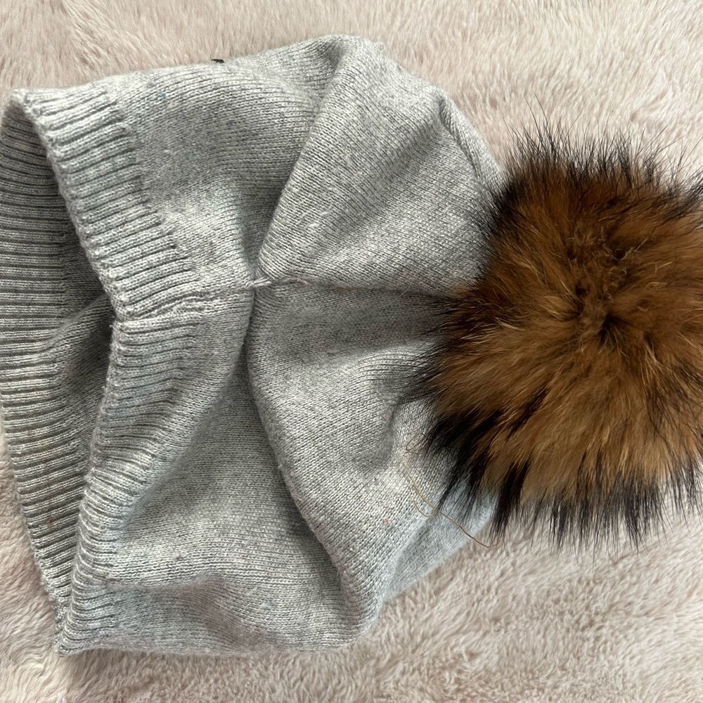 Beanie hat, one size. Flaws on the picture - Picture 2 of 3